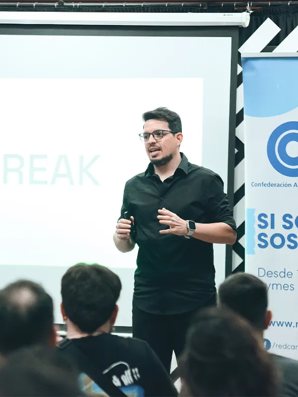 Diego Ceredi en charla o capacitación