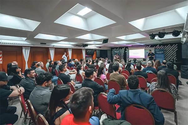 Diego Ceredi dictando workshop táctico sobre ecosistemas tecnológicos